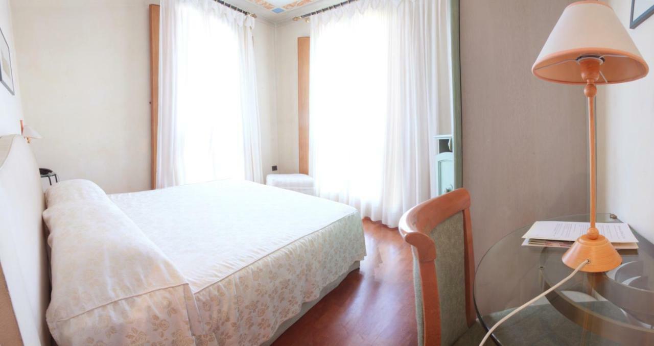Hotel La Torre Torreglia Екстериор снимка